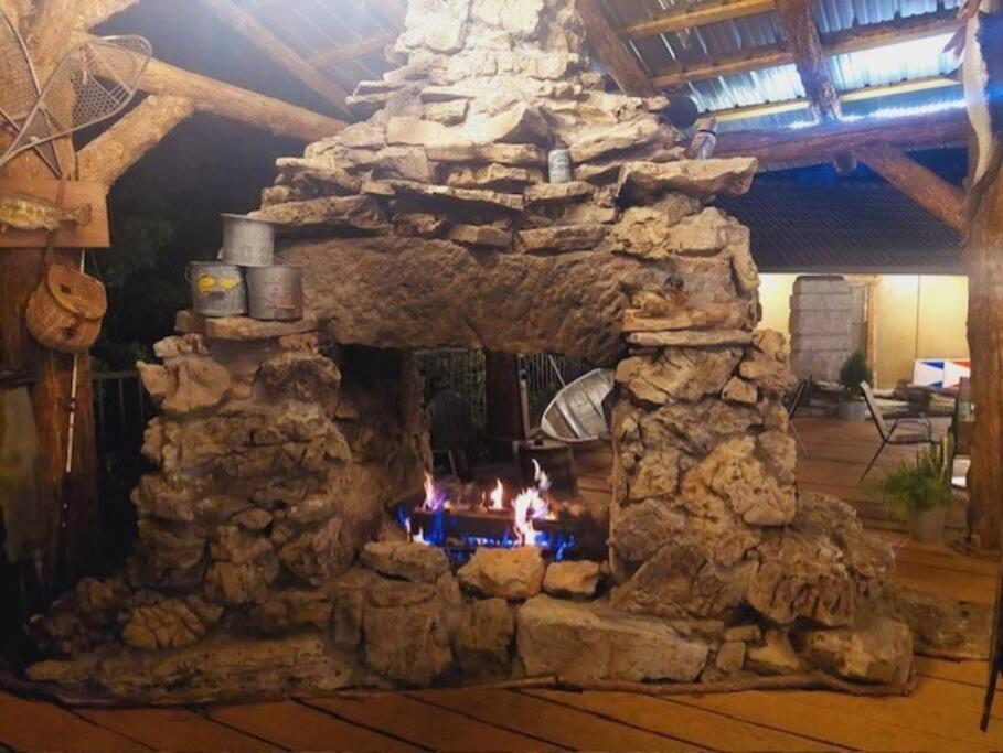 Stonegate Lodge King Bed, Wifi, 50In Roku Tv, Salt Water Pool Room #108 Юрика-Спрінгс Екстер'єр фото