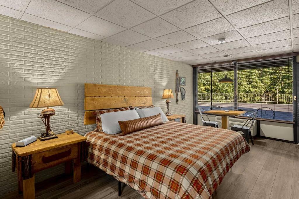 Stonegate Lodge King Bed, Wifi, 50In Roku Tv, Salt Water Pool Room #108 Юрика-Спрінгс Екстер'єр фото