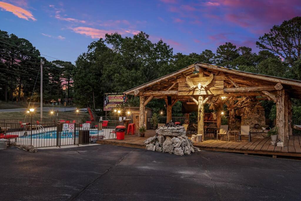 Stonegate Lodge King Bed, Wifi, 50In Roku Tv, Salt Water Pool Room #108 Юрика-Спрінгс Екстер'єр фото