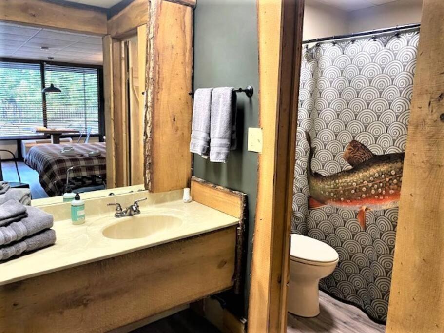 Stonegate Lodge King Bed, Wifi, 50In Roku Tv, Salt Water Pool Room #108 Юрика-Спрінгс Екстер'єр фото