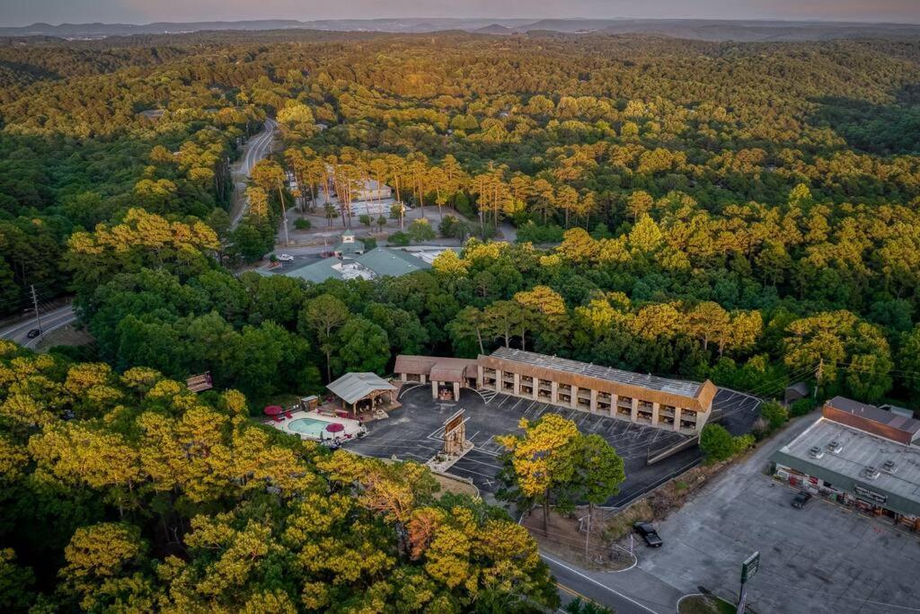 Stonegate Lodge King Bed, Wifi, 50In Roku Tv, Salt Water Pool Room #108 Юрика-Спрінгс Екстер'єр фото